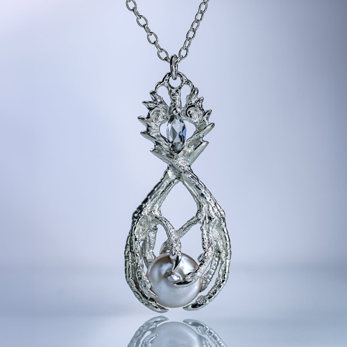 Venus' Dove Claw with Pearl 1.