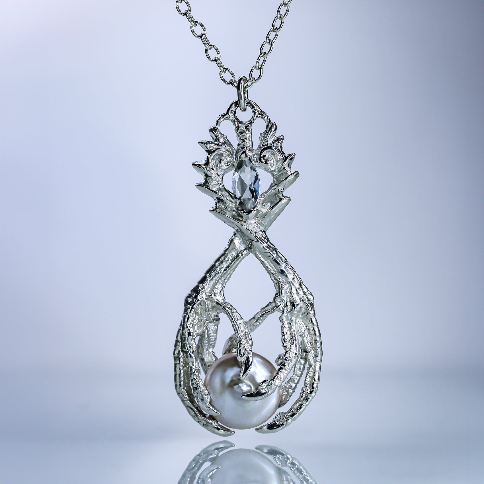 Venus' Dove Claw with Pearl 1.