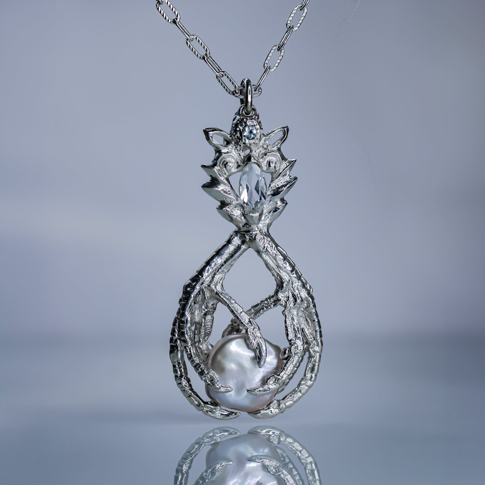 Venus' Dove Claw with Pearl .7